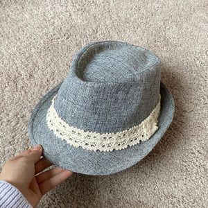 Like new! Gray hat